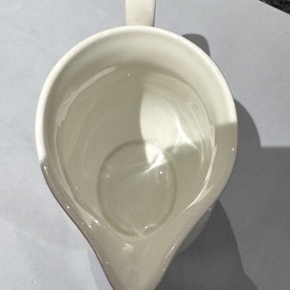 ✨ Stunning Vintage Villeroy & Boch White Bone China Pitcher – Embossed Floral”✨ - Picture 6 of 13